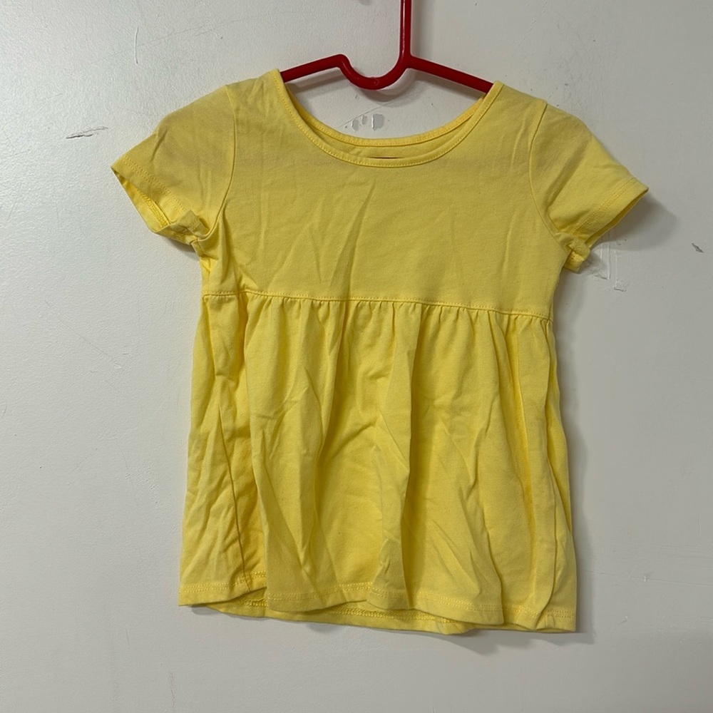 The children place shirt